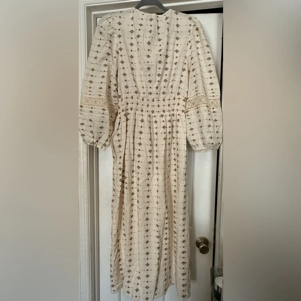 Hunter Bell Clementine Cream Long Sleeve Medallion Maxi Dress Size M |
NWOT - Picture 11 of 11